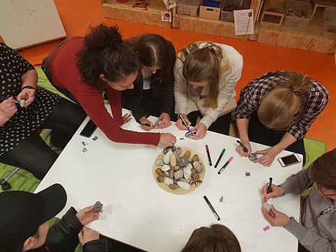 Lange Nacht der FRÖBEL-Kitas (Freudenberg): Steine bemalen