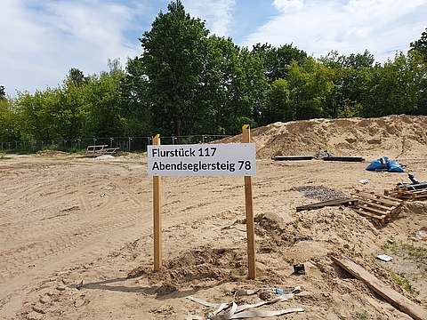 Baugelände in Treptow-Köpenick - zumindest hier kann der Bau der neuen Kita endlich beginnen.