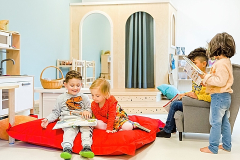 Gemütlicher Leseort in einem Fröbel-Kindergarten (Foto: Fröbel e.V./Silke Drane)