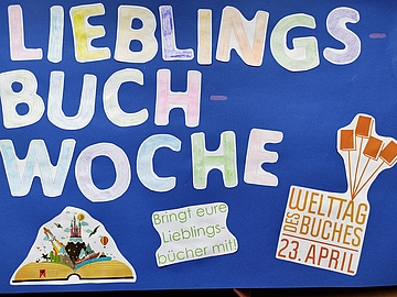 Gebasteltes Plakat mit dem Titel "Lieblingsbuchwoche""