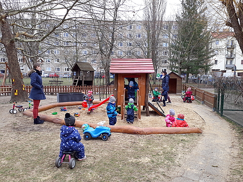 Gartenzeit - die kleinsten Kneipp-Piraten haben ein eigenes Außengelände, das auf ihre Bedürfnisse abgestimmt ist. 