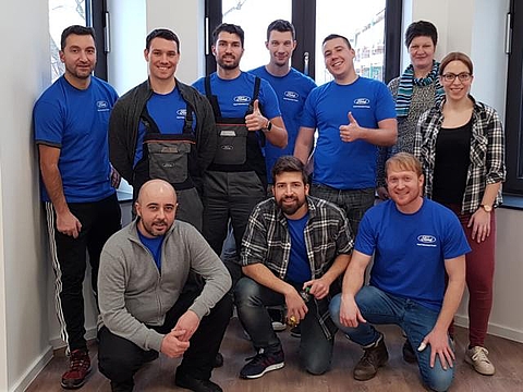 Die Einrichtungsleitung mit dem Ford-Freiwilligen-Team 