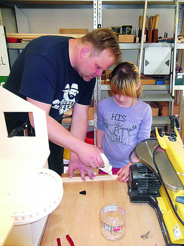 Andreas Kelch, technischer Koordinator bei FRÖBEL in Ostbrandenburg, bei der Arbeit