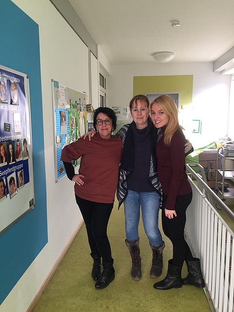 Bärbel Klünter (Geschäftsleiterin), Gisela Kruse (Leiterin des FRÖBEL-Kindergartens Kindervilla) und Kinderpsychologin Ayşecan Yemeniçiler