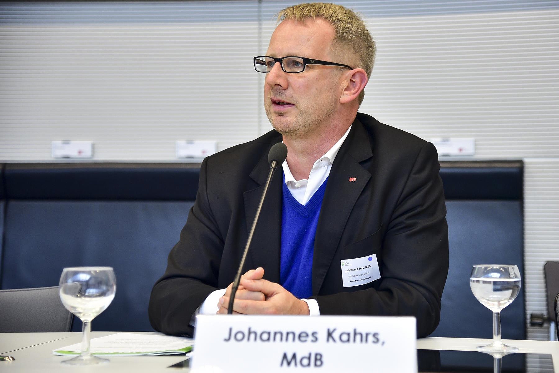 Begrüßung durch Johannes Kahrs MdB
