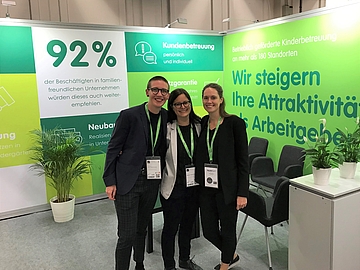 Dana Pielgrzymowski, Miriam Ackermann und Julia Göcking stehen für Gespräche auf der Zukunft Personal zur Verfügung