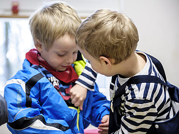PädagogikBlog: "Kinder (unter)stützen sich – Die Eingewöhnung in der Peergroup" von Janine Theophil (© Fröbel e.V. Foto: Bettina Straub)