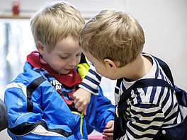 PädagogikBlog: "Kinder (unter)stützen sich – Die Eingewöhnung in der Peergroup" von Janine Theophil (© Fröbel e.V. Foto: Bettina Straub)