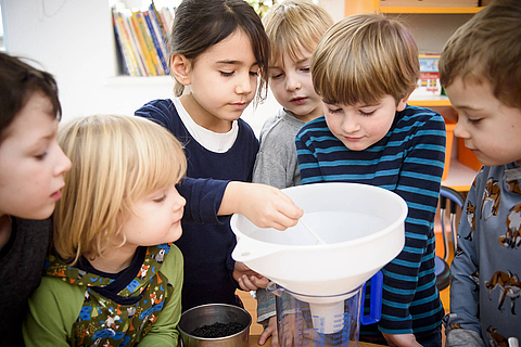 Kleine Forscher*innen im FRÖBEL-Kindergarten Heureka (Berlin)