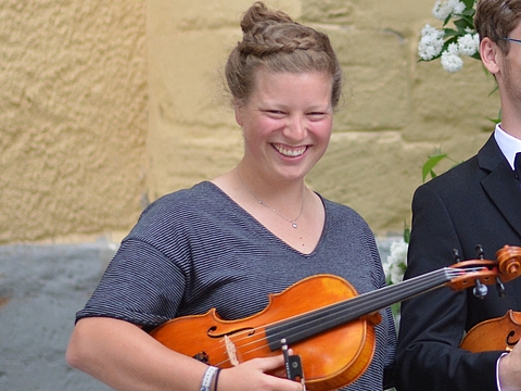 Amalie Riechel, Erzieherin im FRÖBEL-Kindergarten Bockstraße in Leipzig, hat ein Faible für musikalische Bildung - für Musik engagiert sie sich auch in ihrer Freizeit. 