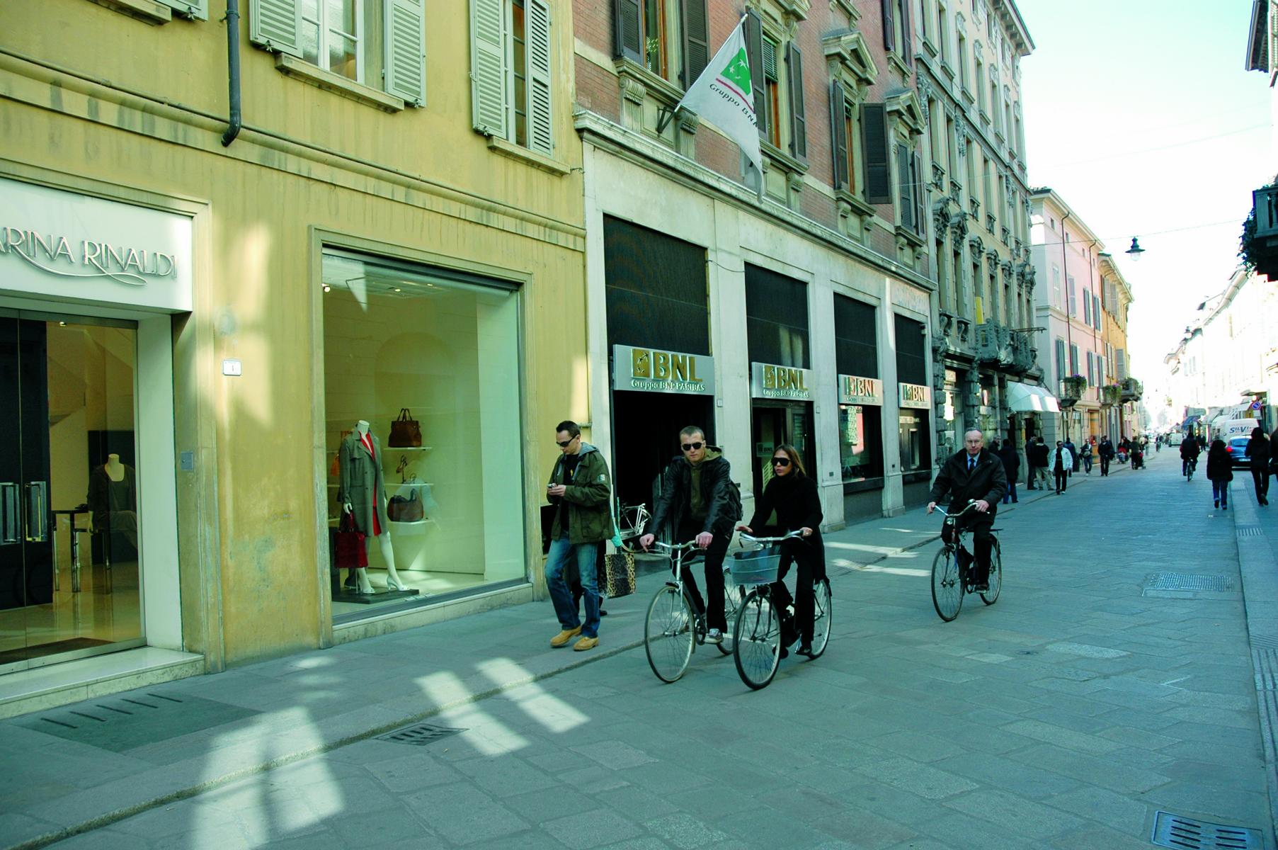 Die Via Emilia San Pietro – heute eine beliebte Einkaufsstraße